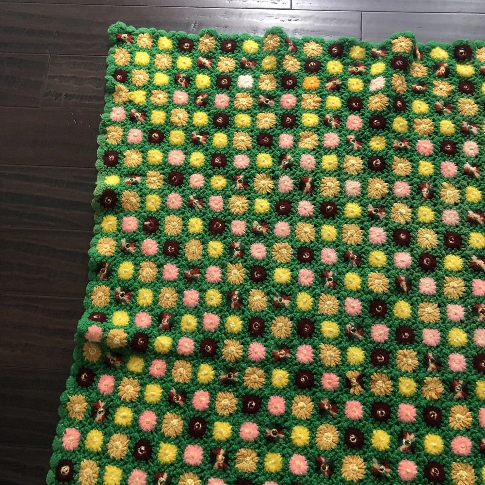 Handmade Knit Blanket Daisy Flower Granny Throw Vintage MCM 51